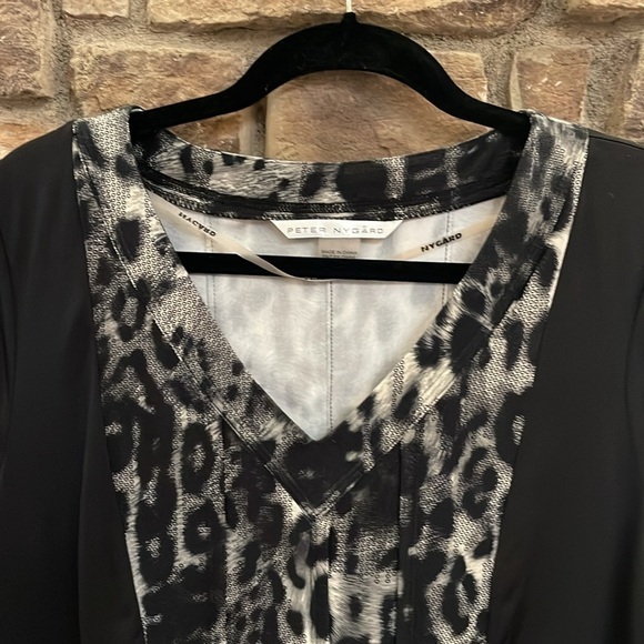 Peter Nygard black and light gray V neck blouse. Size XL - Picture 3 of 9